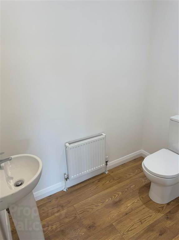 8 Gowland Grove 5 of 12
