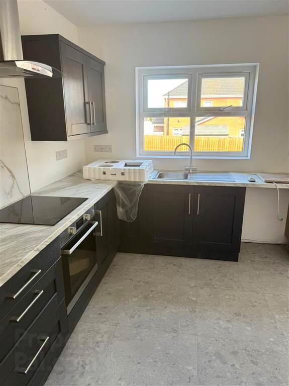 8 Gowland Grove 3 of 12