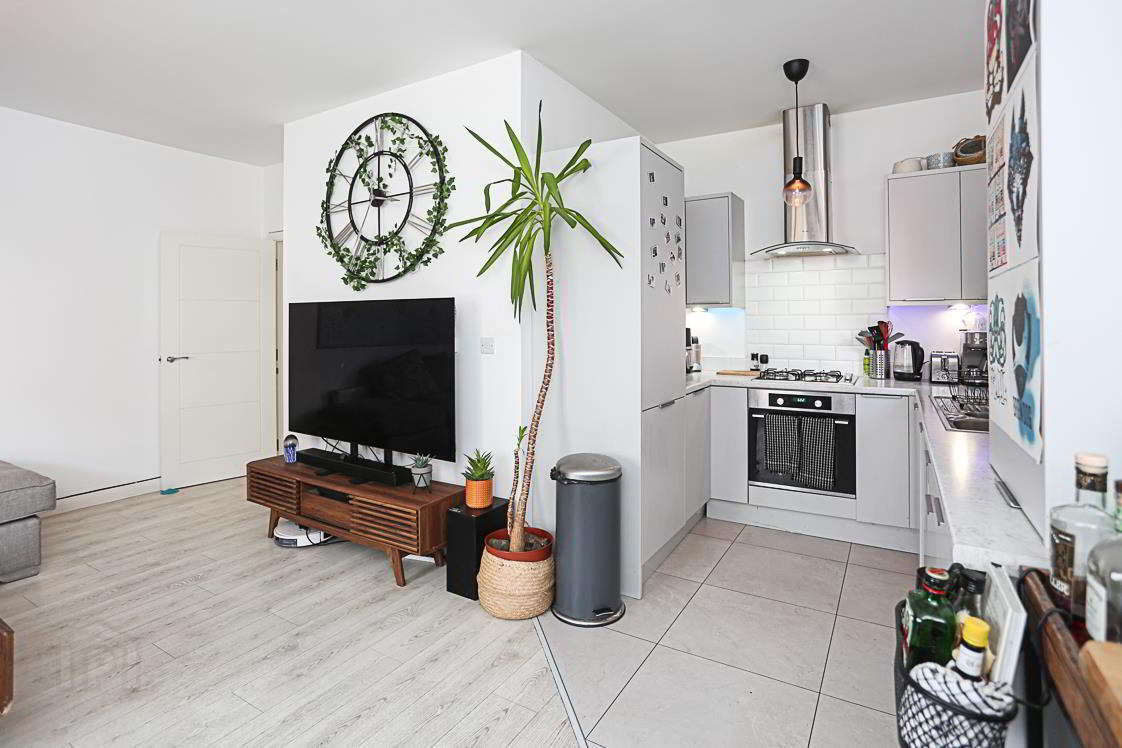 Apt 20 Cotton Hall, 5 Faulkner Road 6 of 20