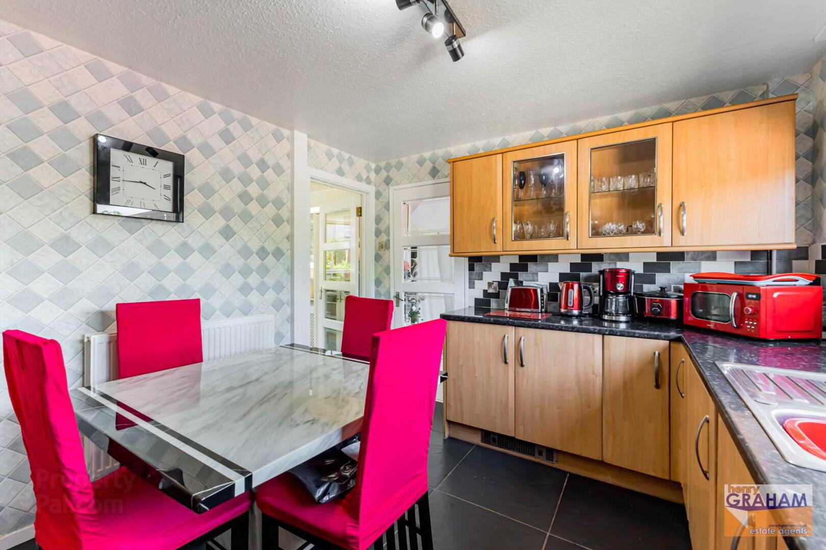 7 Glenmore Walk 11 of 25
