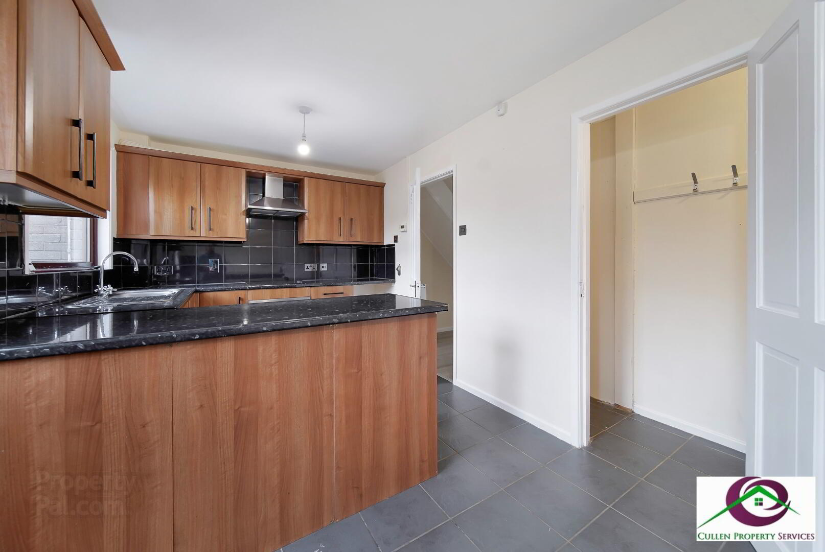 8 Rosemount Gardens 19 of 39