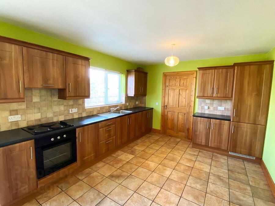 86 Lawnsdale 6 of 24