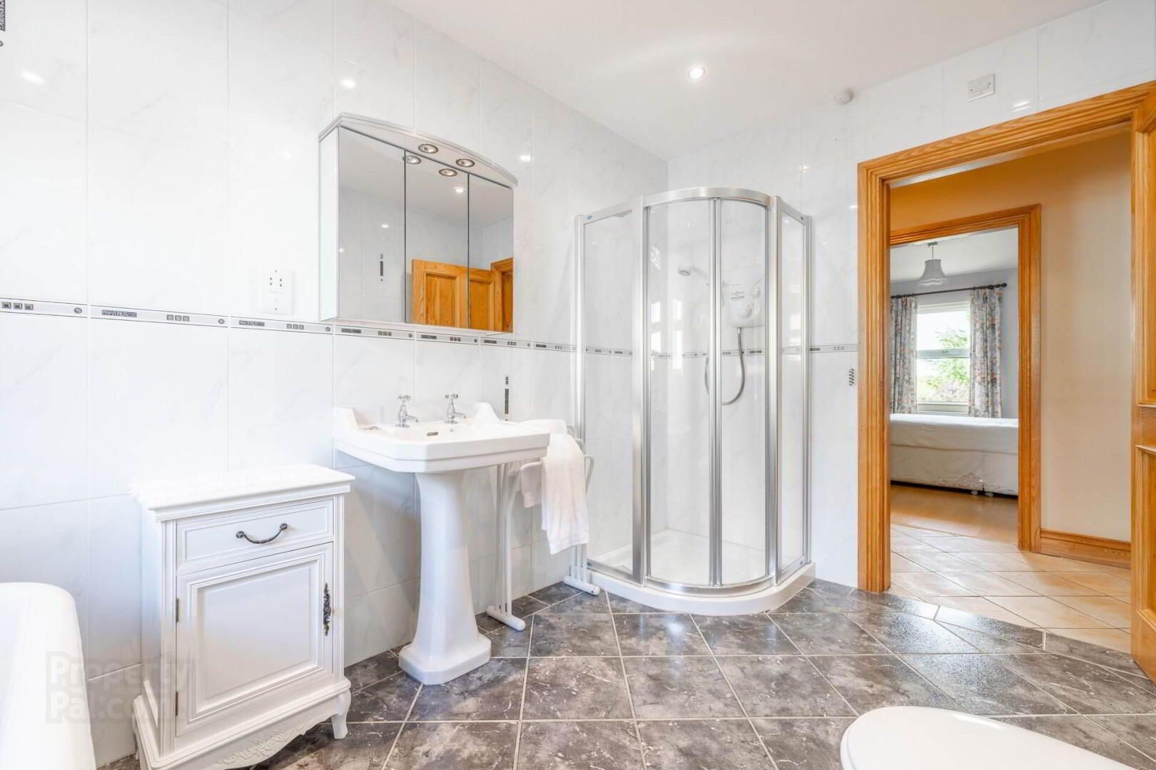 1 Colebrooke Park Road 32 of 52