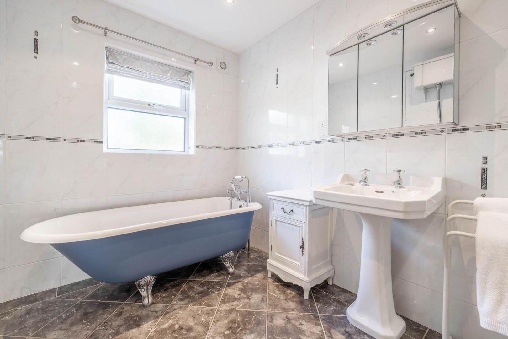 1 Colebrooke Park Road 31 of 52