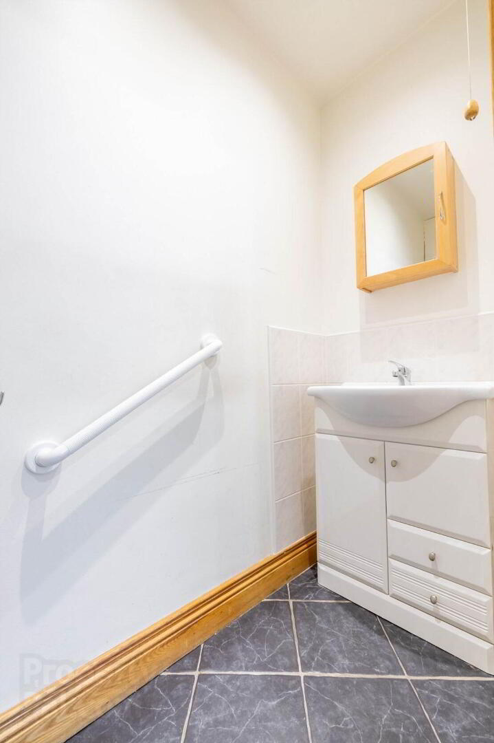1 Colebrooke Park Road 37 of 52