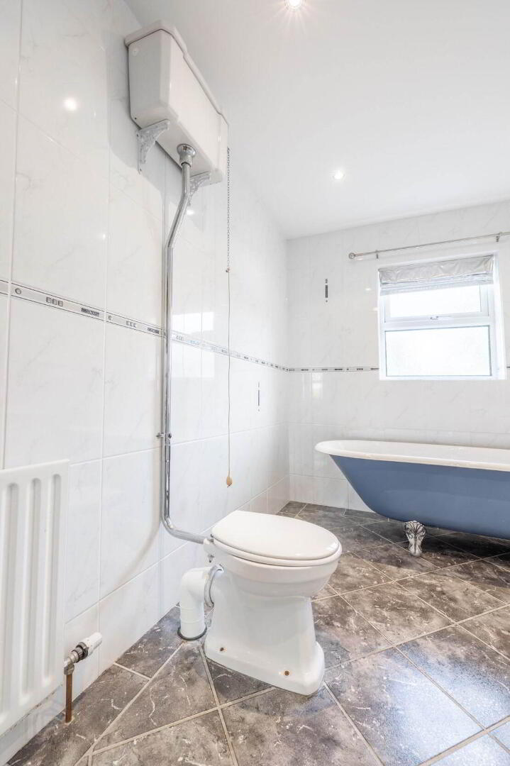 1 Colebrooke Park Road 33 of 52