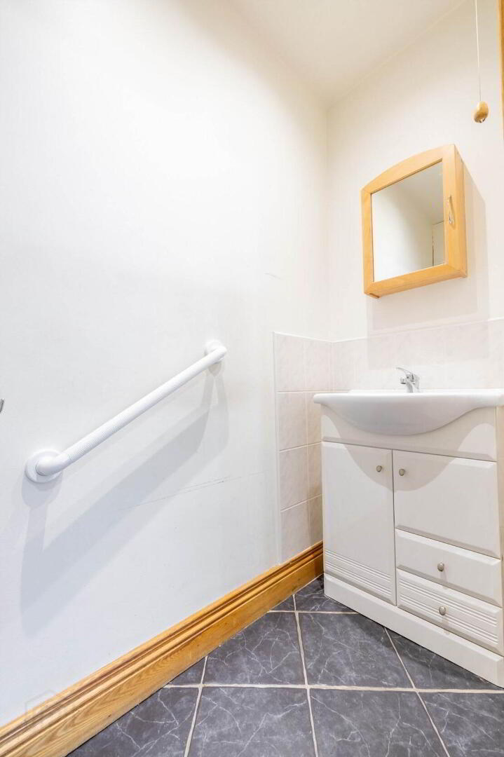 1 Colebrooke Park Road 37 of 52