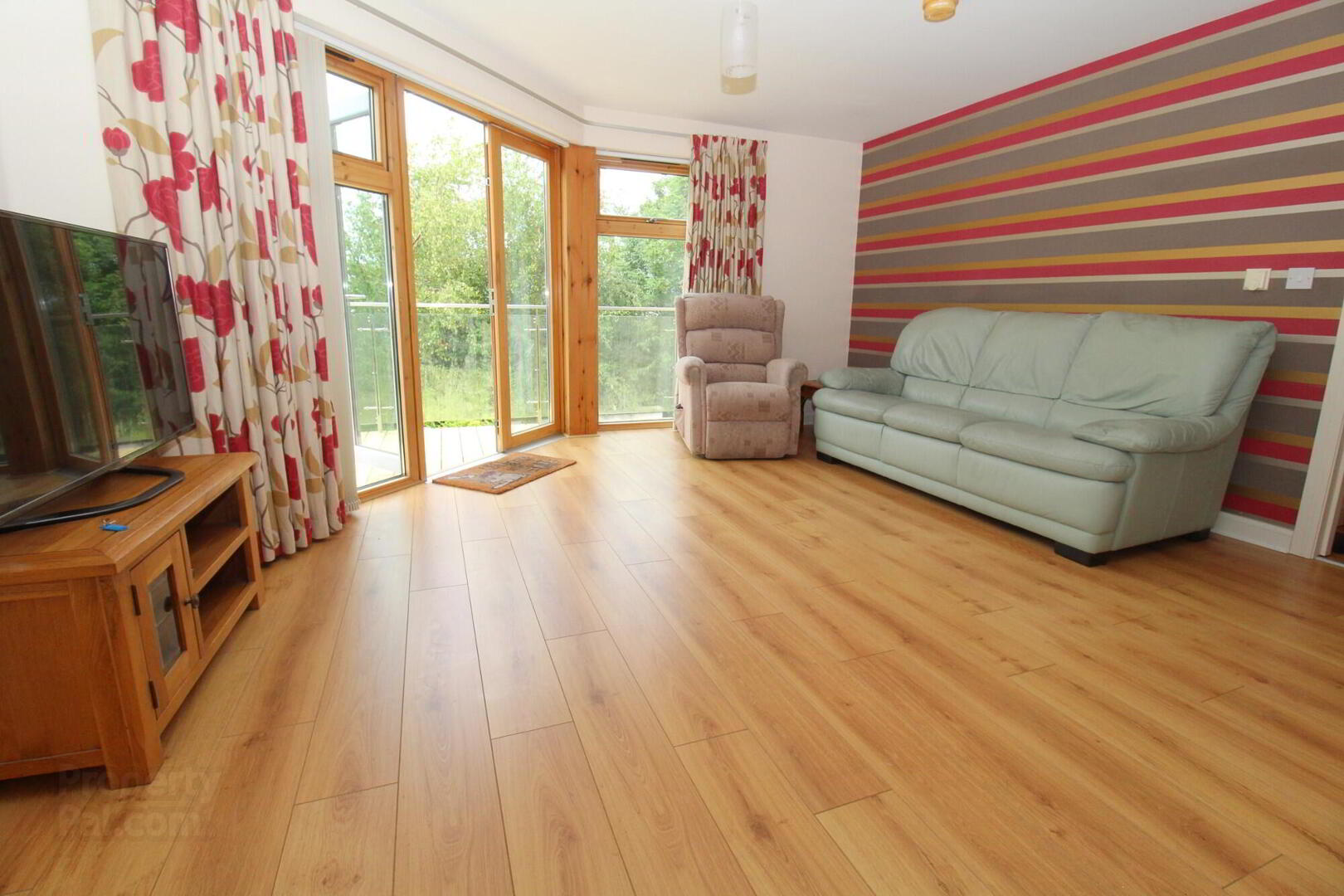 92 Castle Street 3 of 12