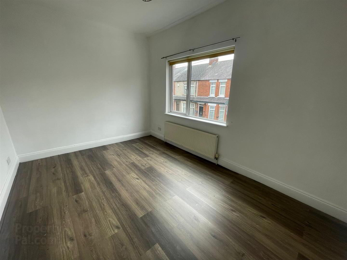 4 Hollycroft Avenue 4 of 6