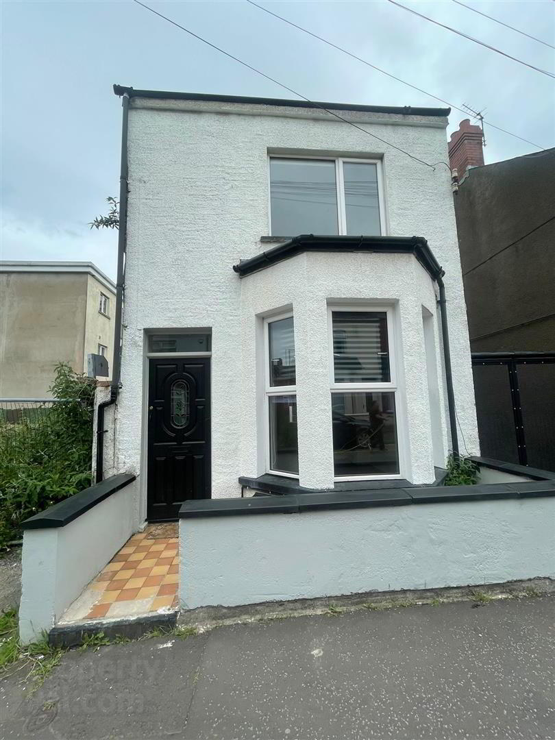 4 Hollycroft Avenue 3 of 6