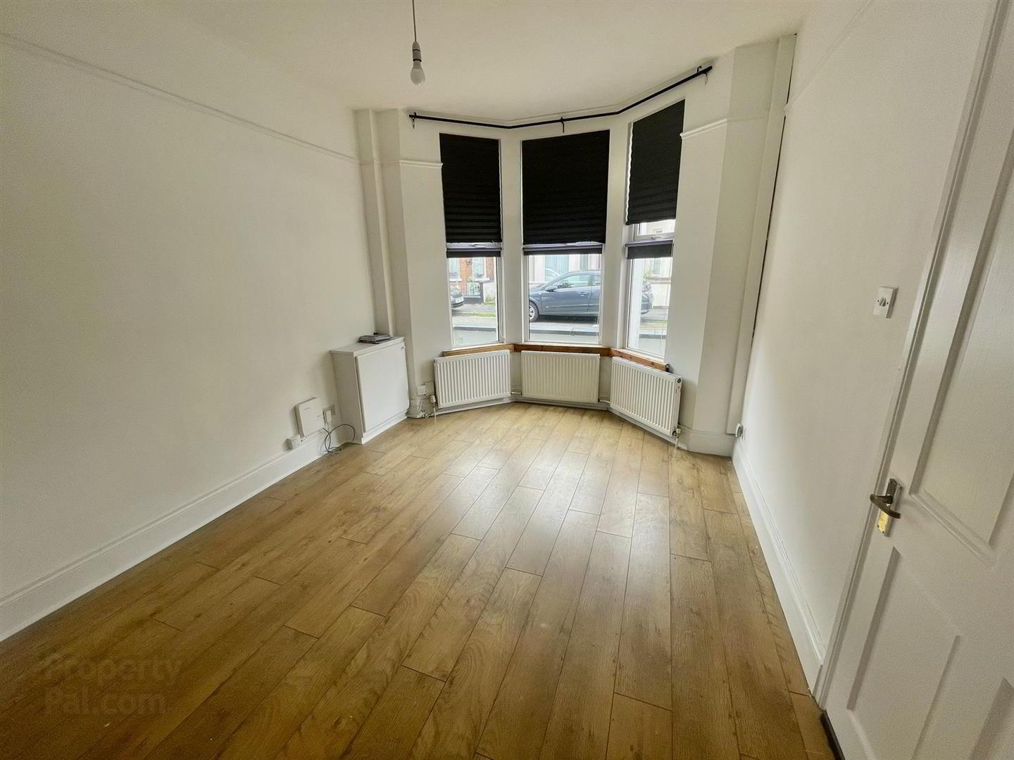 4 Hollycroft Avenue 6 of 6