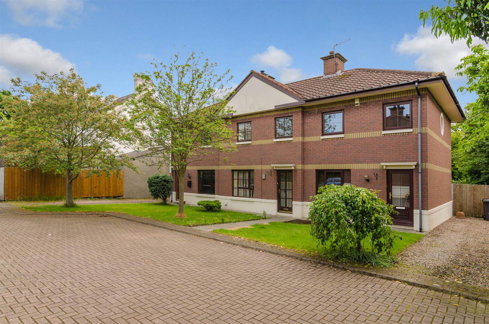 12 Abbey Court 1 of 19