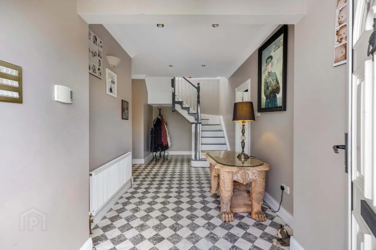 Freffans Manor Griffin Park 6 of 28