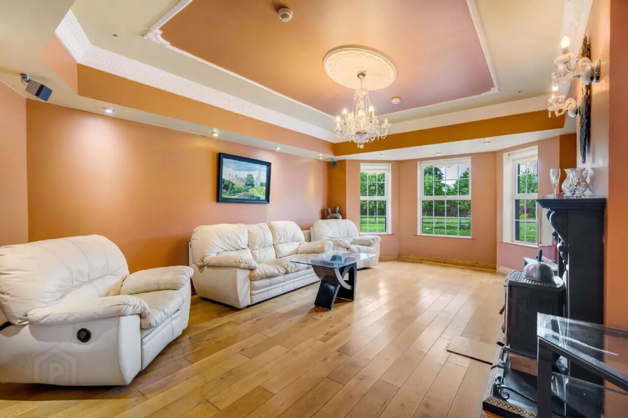 Freffans Manor Griffin Park 7 of 28