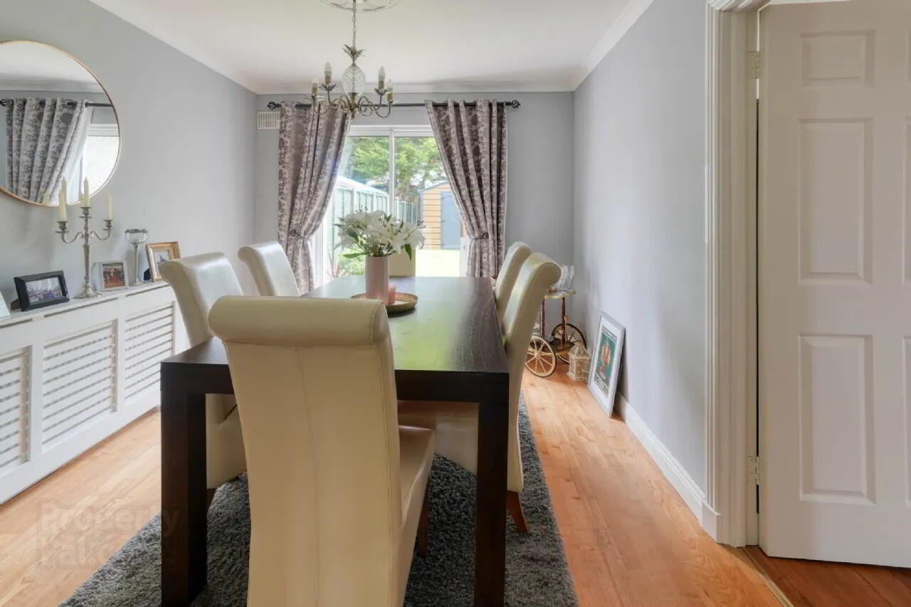 4 Heathfield Close 4 of 23