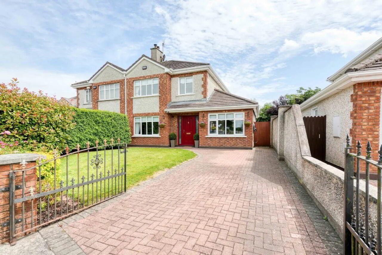 4 Heathfield Close 1 of 23