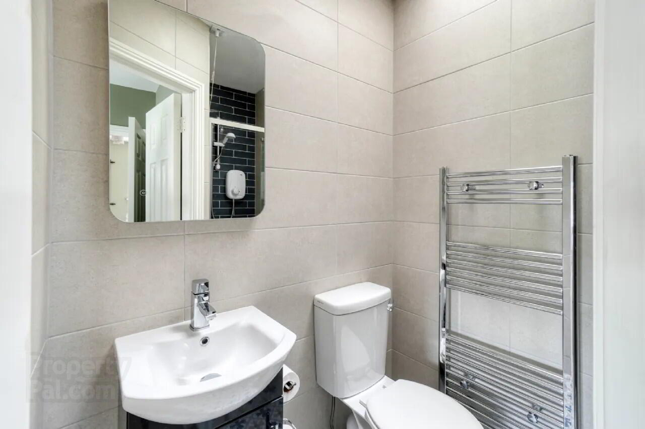 4 Heathfield Close 8 of 23