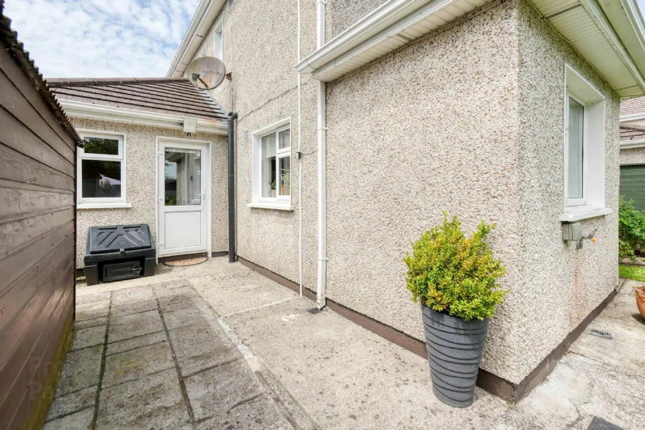 4 Heathfield Close 18 of 23