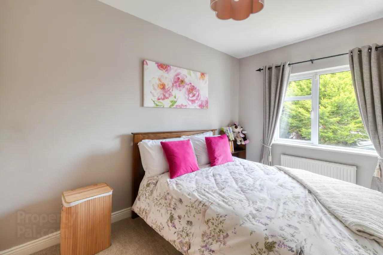 4 Heathfield Close 23 of 23