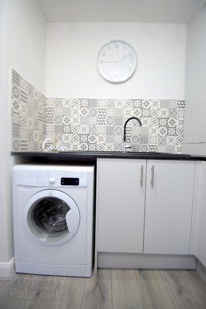 Unit 5a, Heath Lodge Square 6 of 17