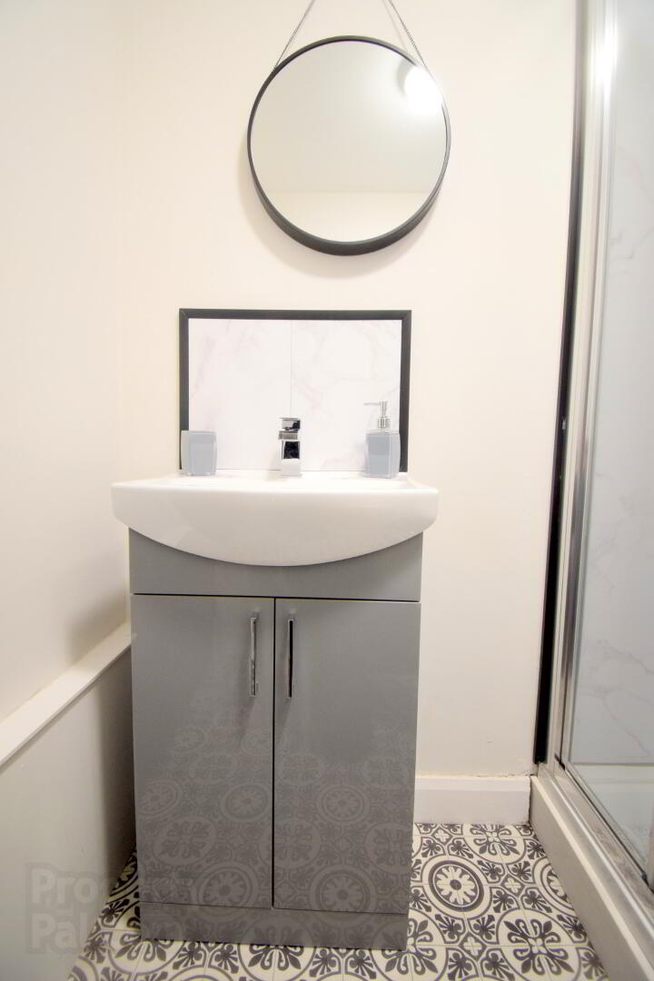 Unit 5a, Heath Lodge Square 13 of 17