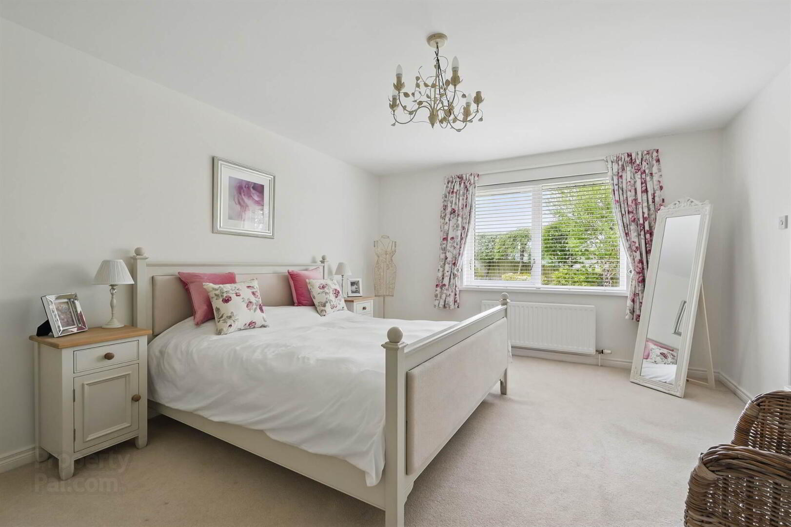 14 Manor Hill 23 of 48