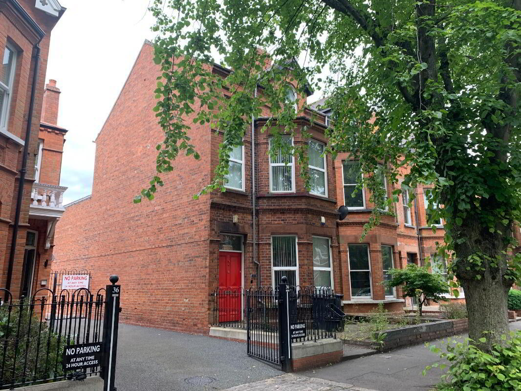 Apt 3, 38 Eglantine Avenue 1 of 6