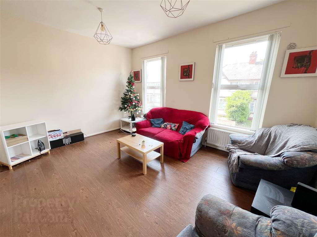 Flat 2, 77 Wellesley Avenue 3 of 3