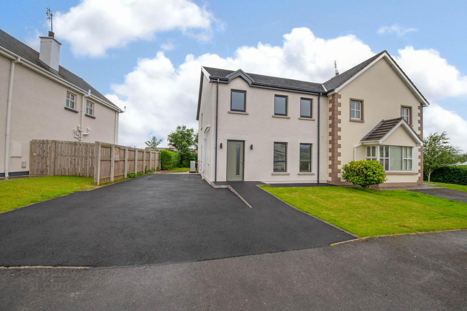 8 Drumcarbit Mews 1 of 38