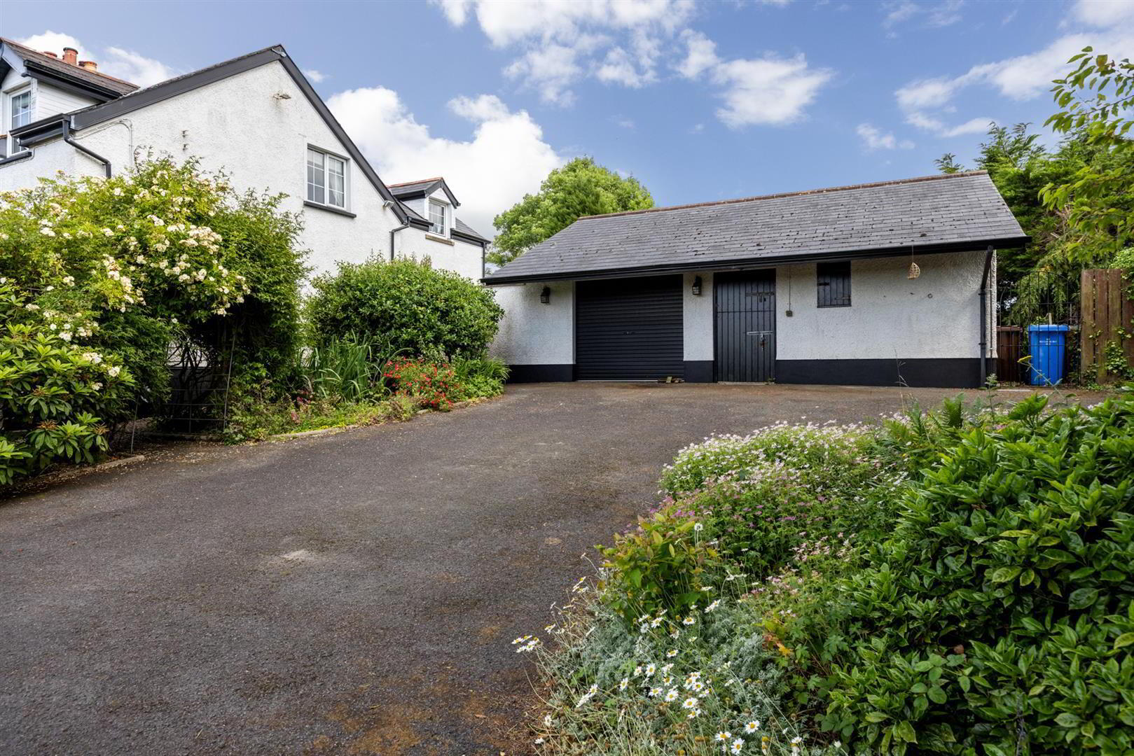 Bramble Cottage, 132 Thornyhill Road 2 of 36