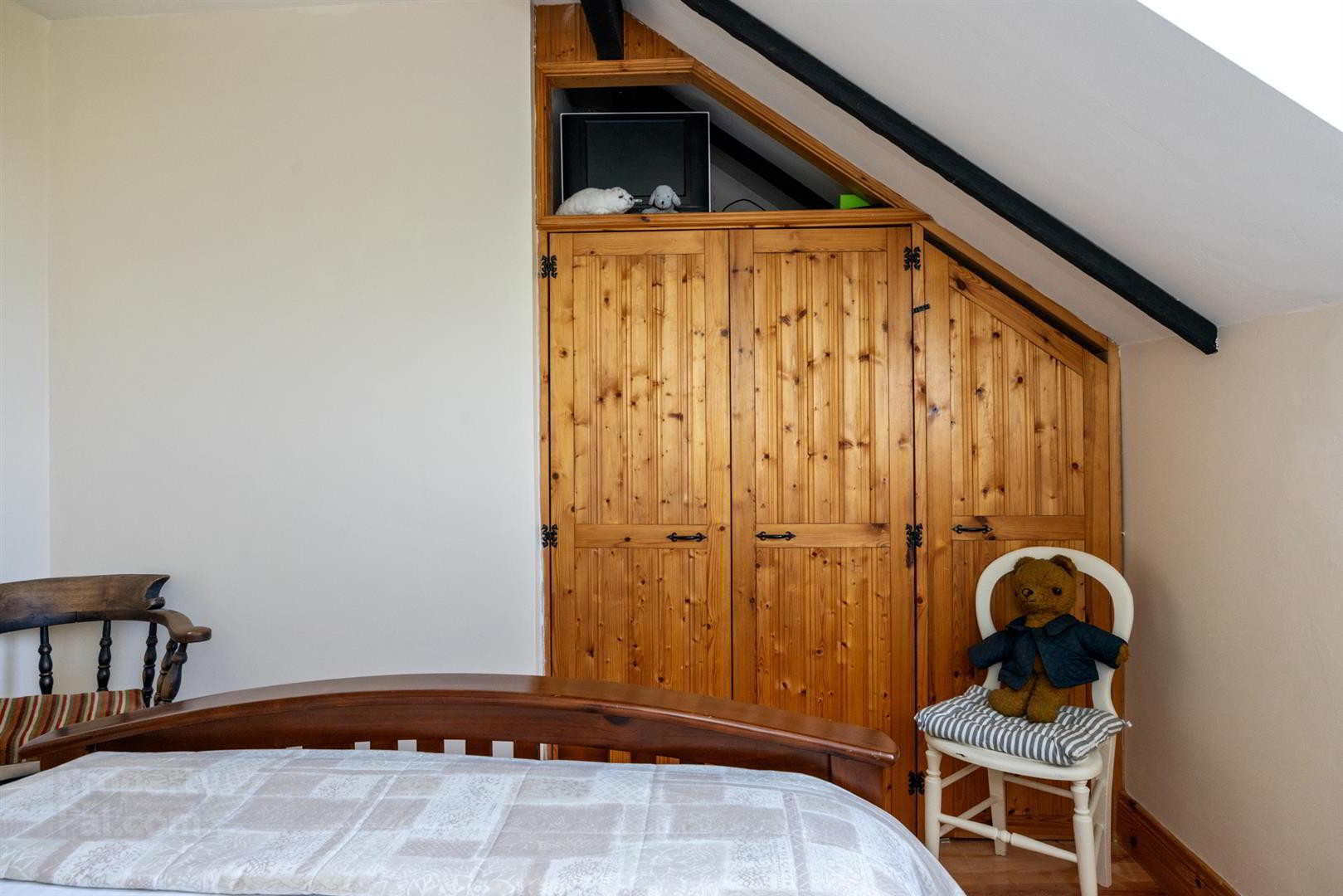 Bramble Cottage, 132 Thornyhill Road 25 of 36