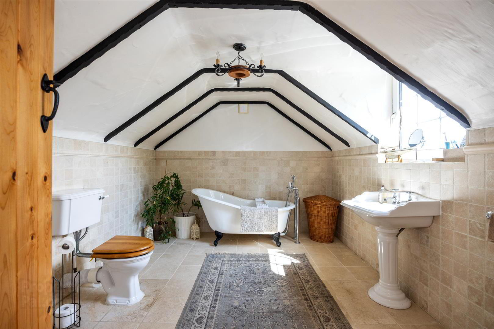 Bramble Cottage, 132 Thornyhill Road 17 of 36