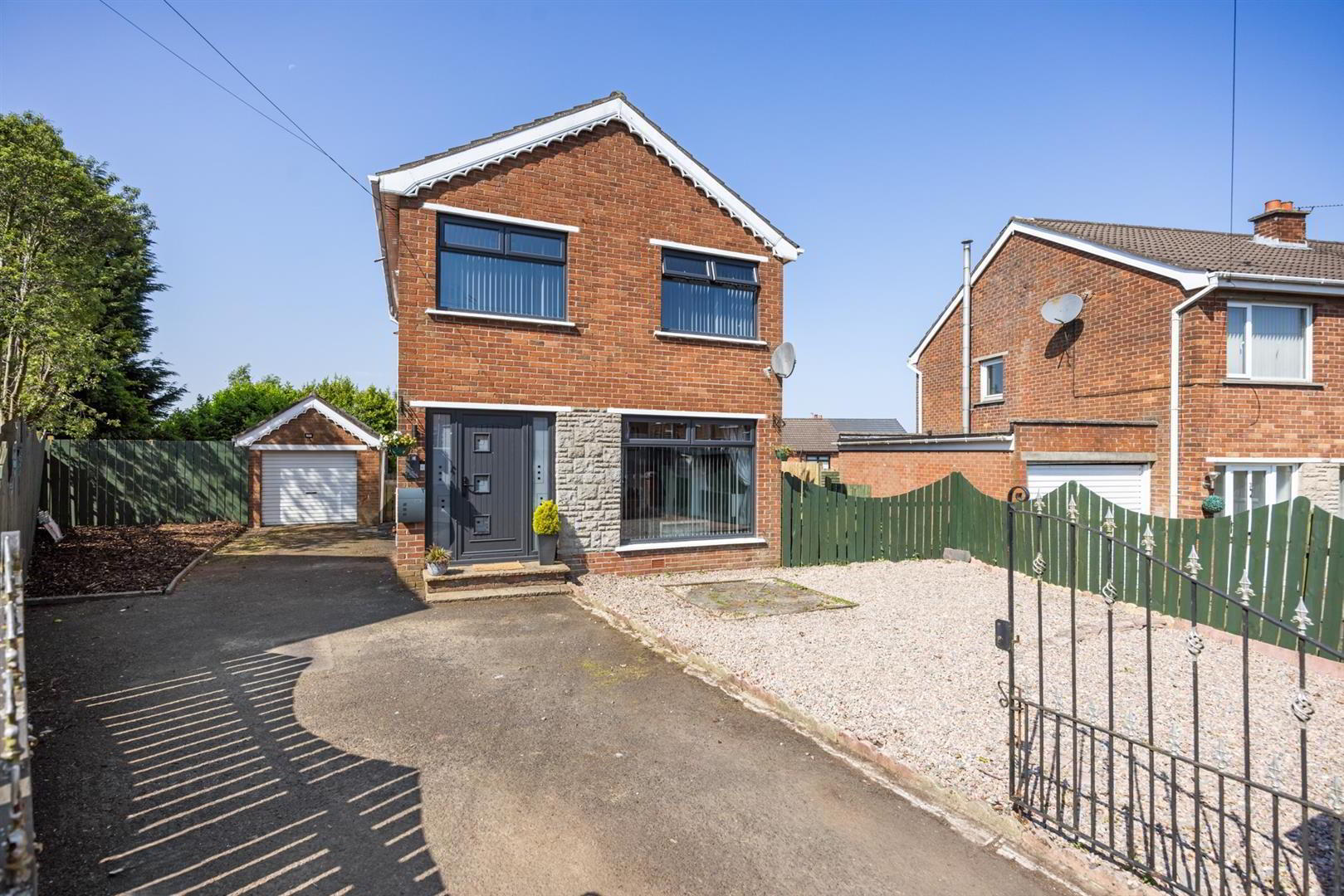 5 Burnthill Gardens 1 of 22