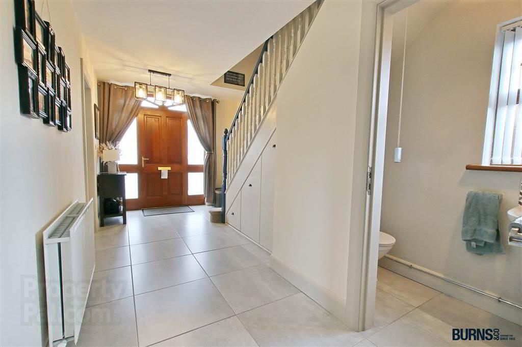 8 Hawthorne Crescent 5 of 27