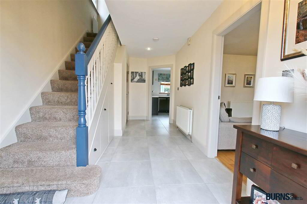 8 Hawthorne Crescent 2 of 27
