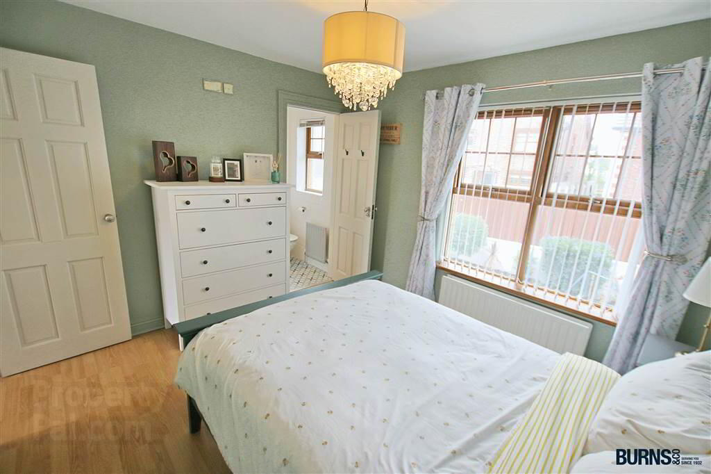 8 Hawthorne Crescent 14 of 27
