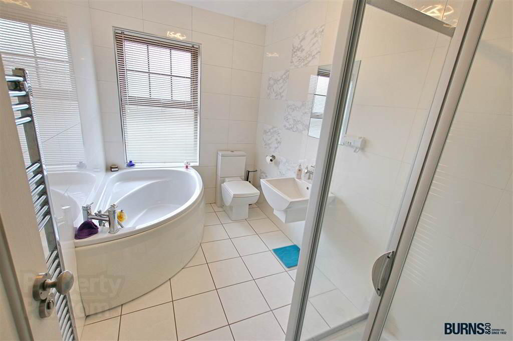 8 Hawthorne Crescent 17 of 27