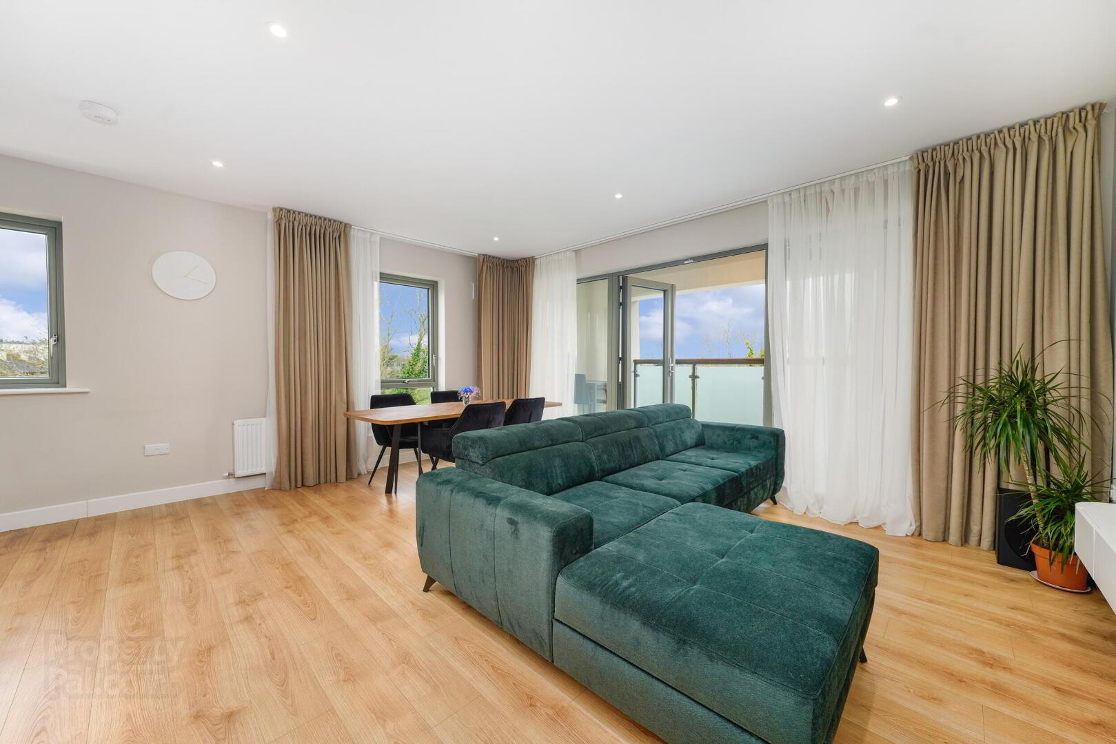 15 Newtown Walk 3 of 33