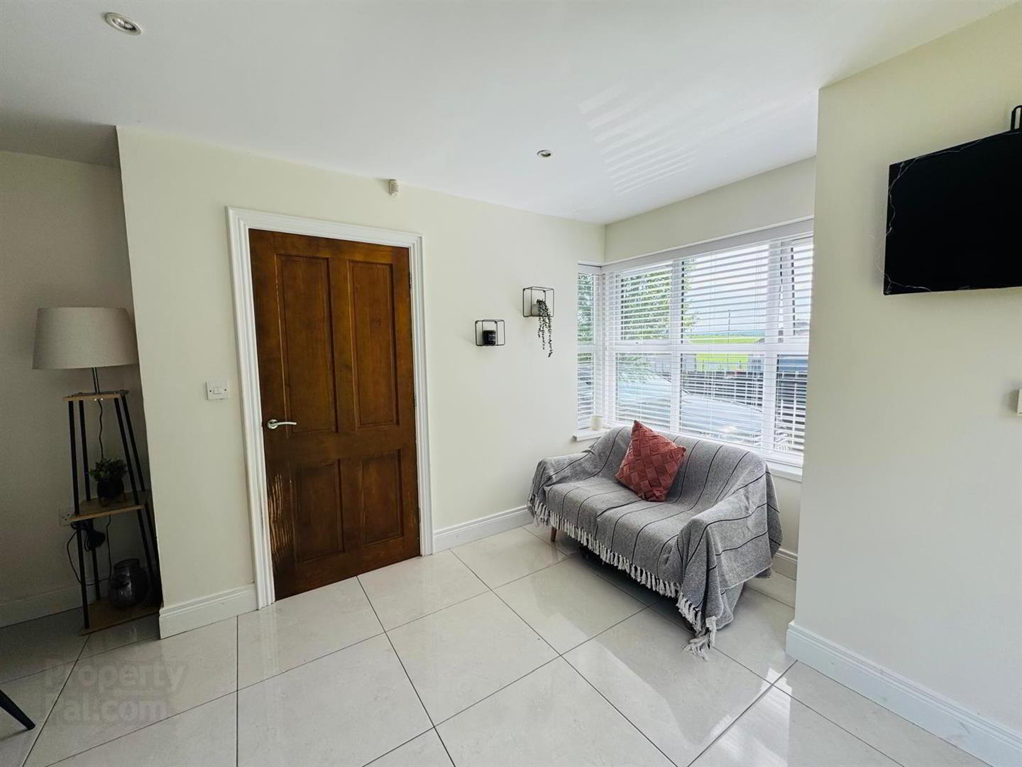 41 Dunnalong Manor 8 of 19