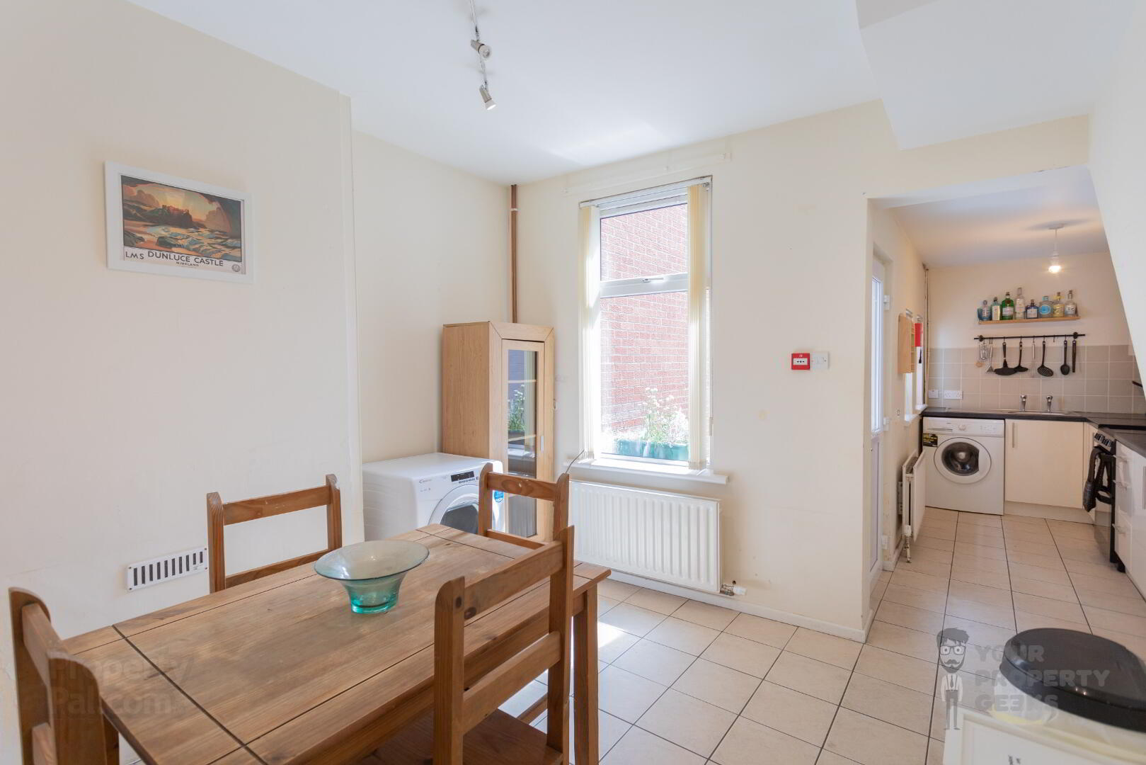 Room 4 156 Dunluce Avenue 4 of 23