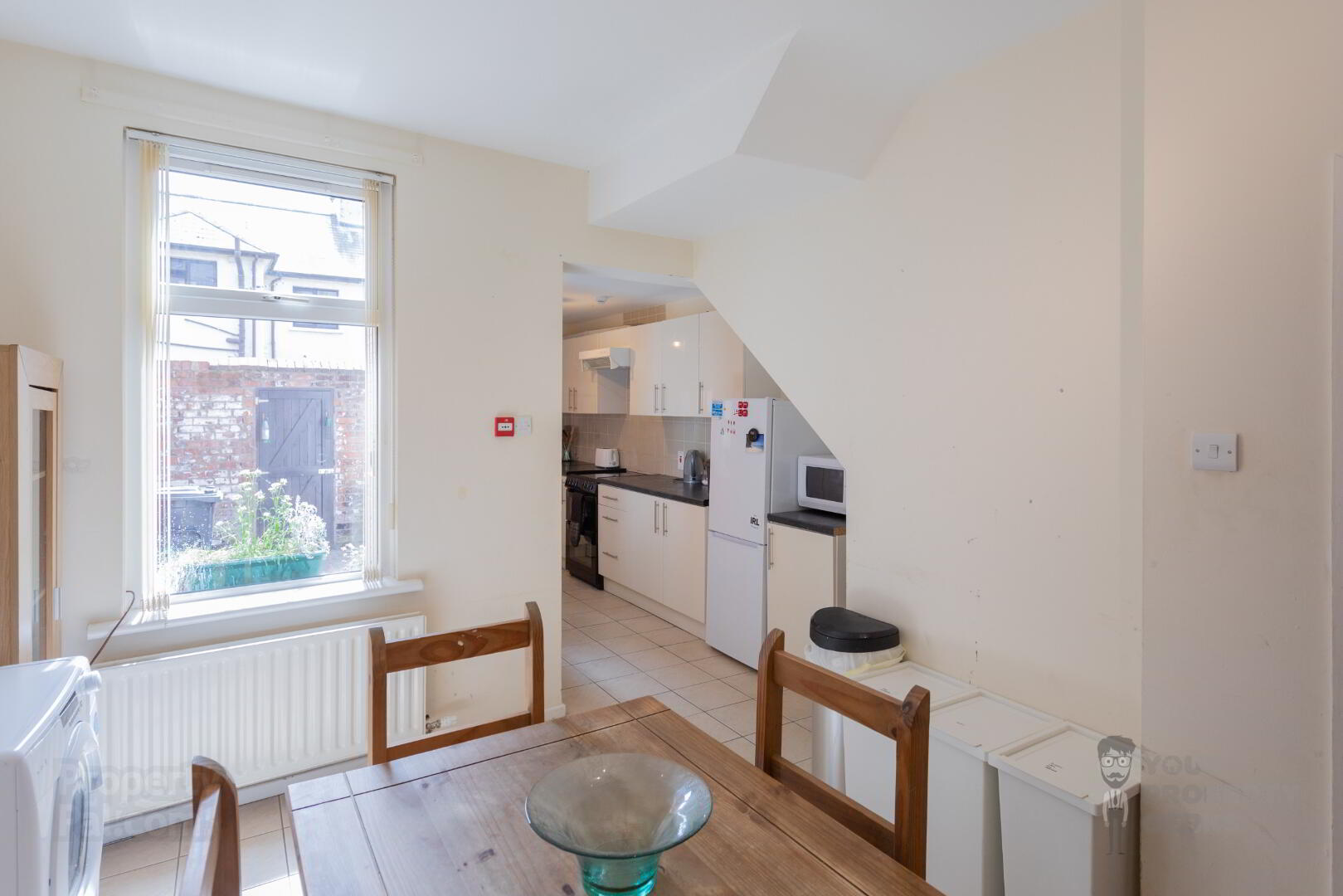 Room 4 156 Dunluce Avenue 6 of 23