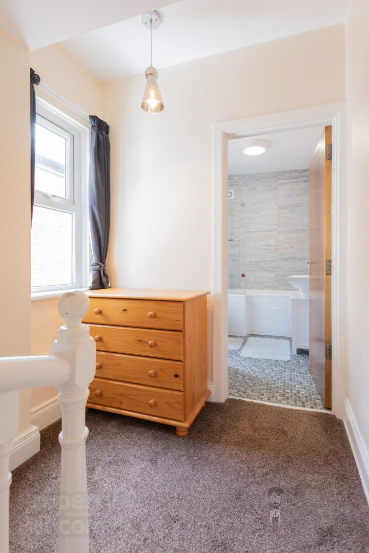 Room 4 156 Dunluce Avenue 11 of 23