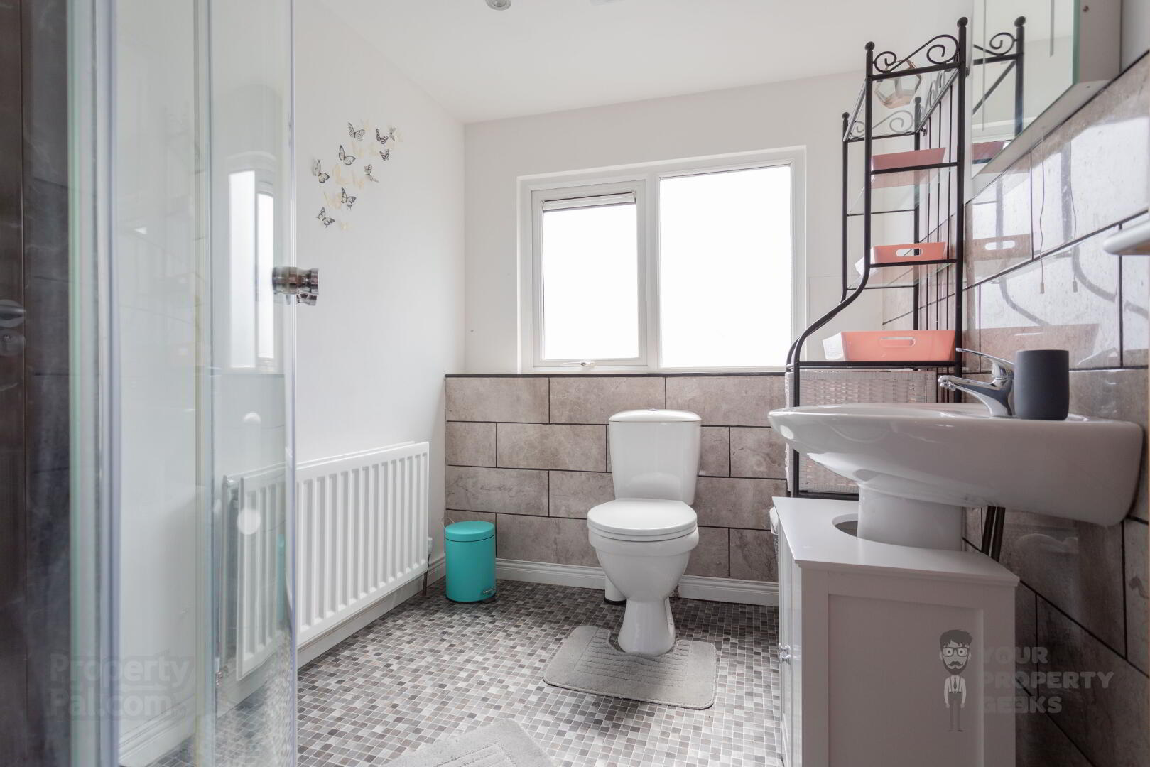 Room 4 156 Dunluce Avenue 17 of 23
