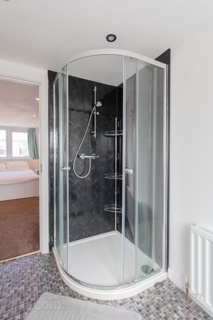 Room 4 156 Dunluce Avenue 18 of 23