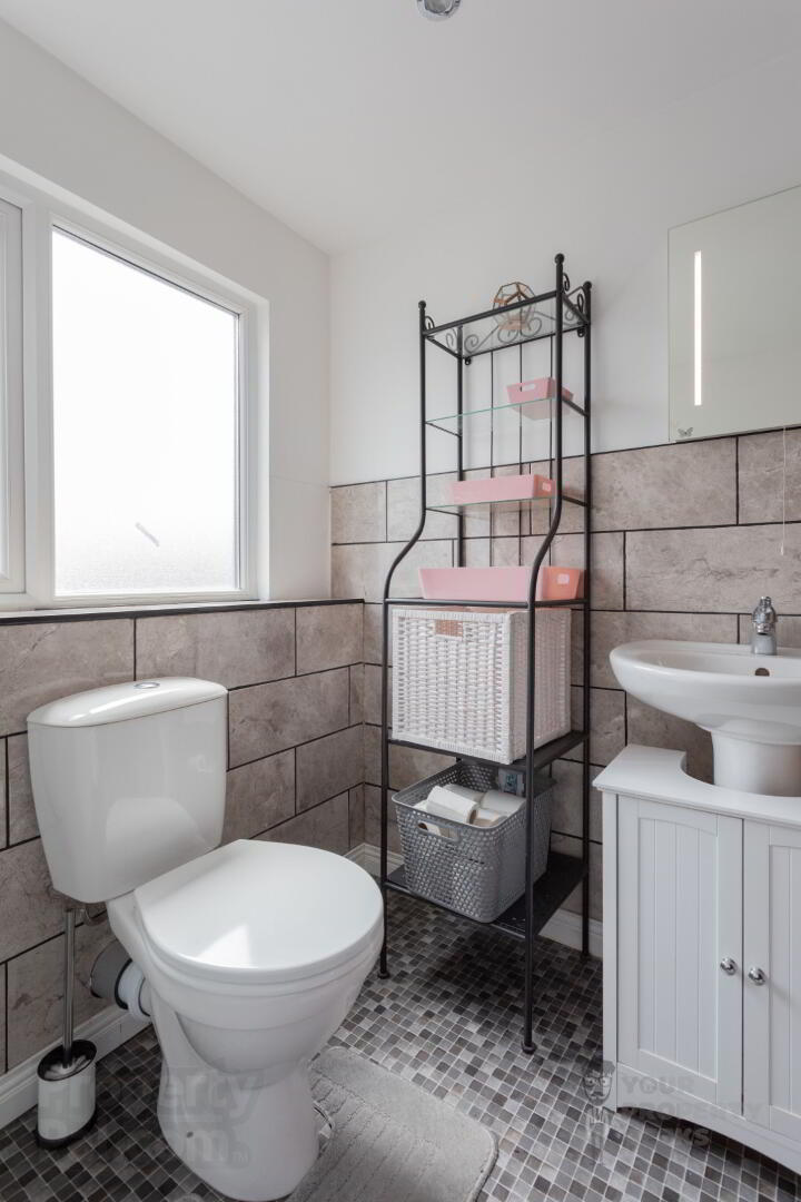 Room 4 156 Dunluce Avenue 20 of 23