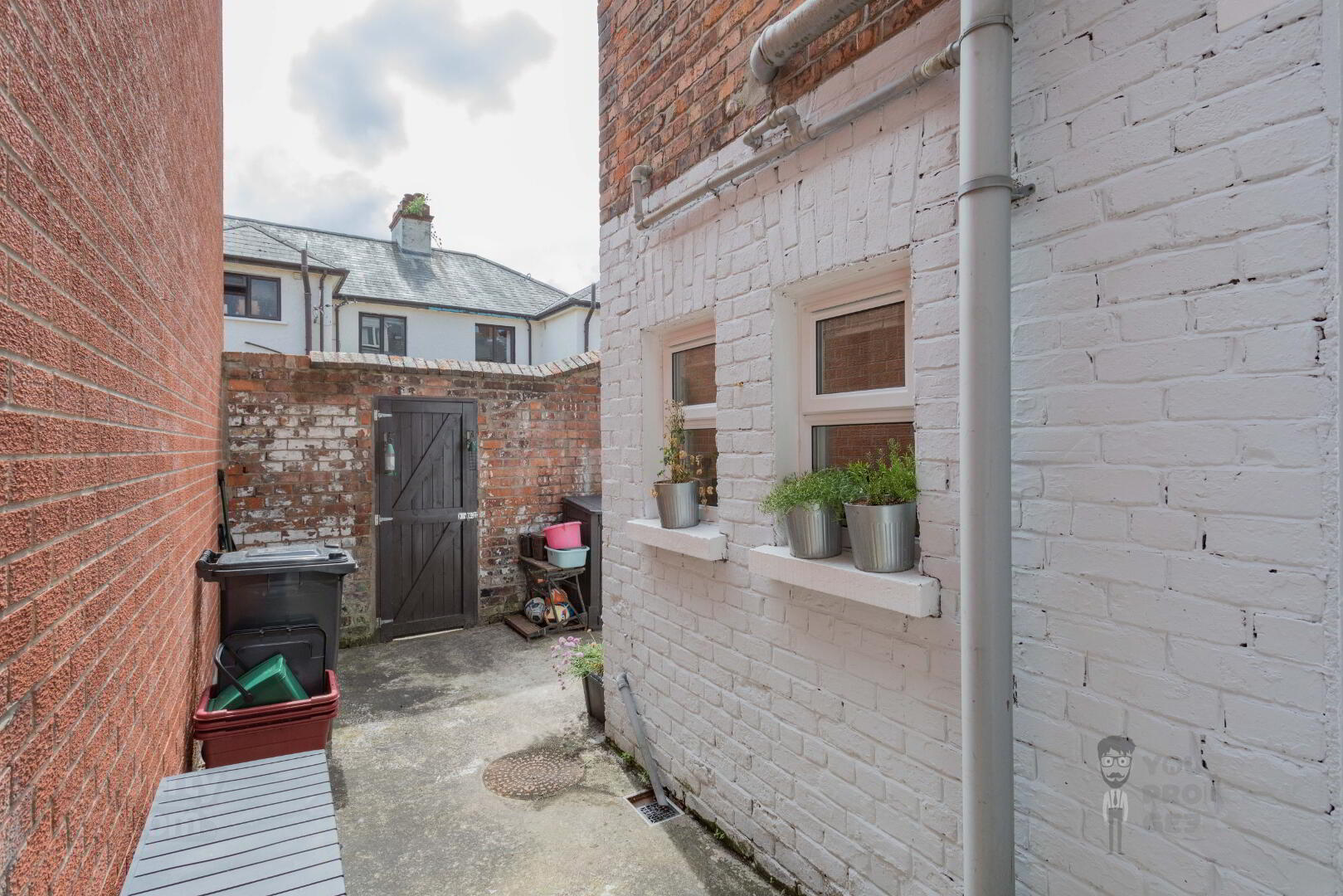 Room 4 156 Dunluce Avenue 21 of 23