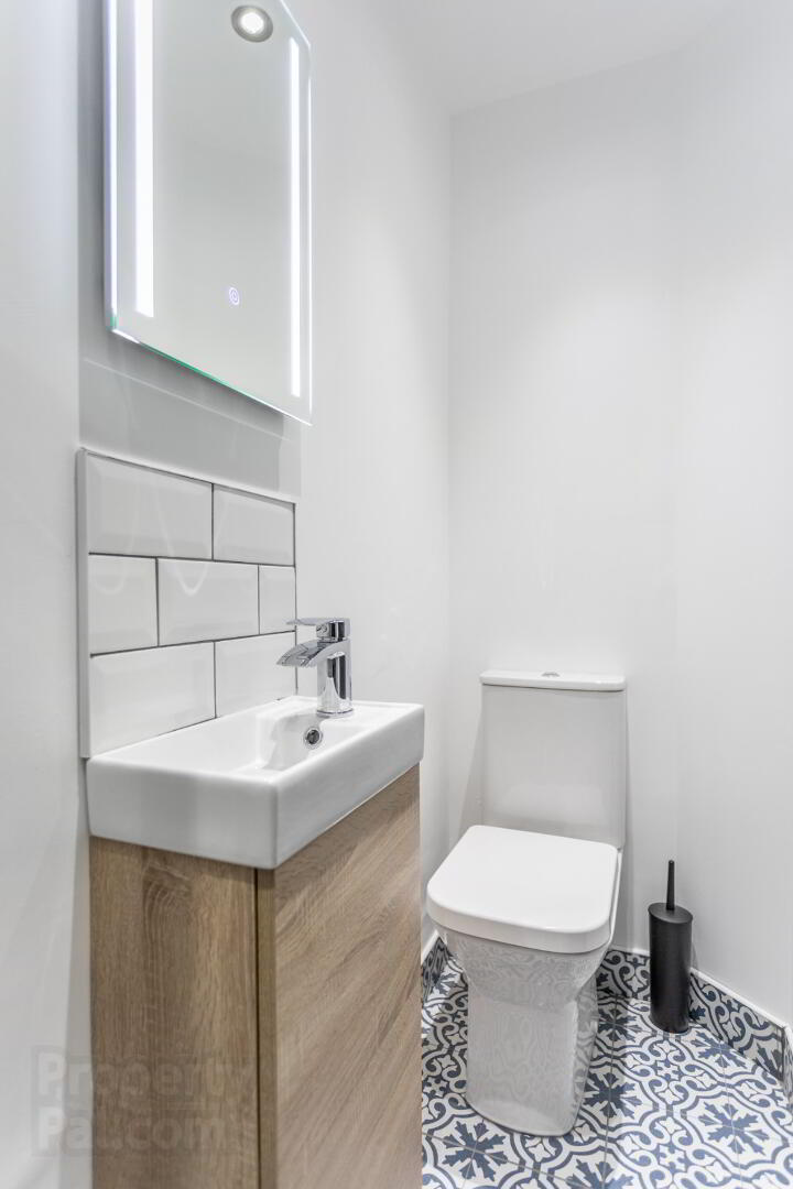 Room 4, 9 Frank Street 10 of 20