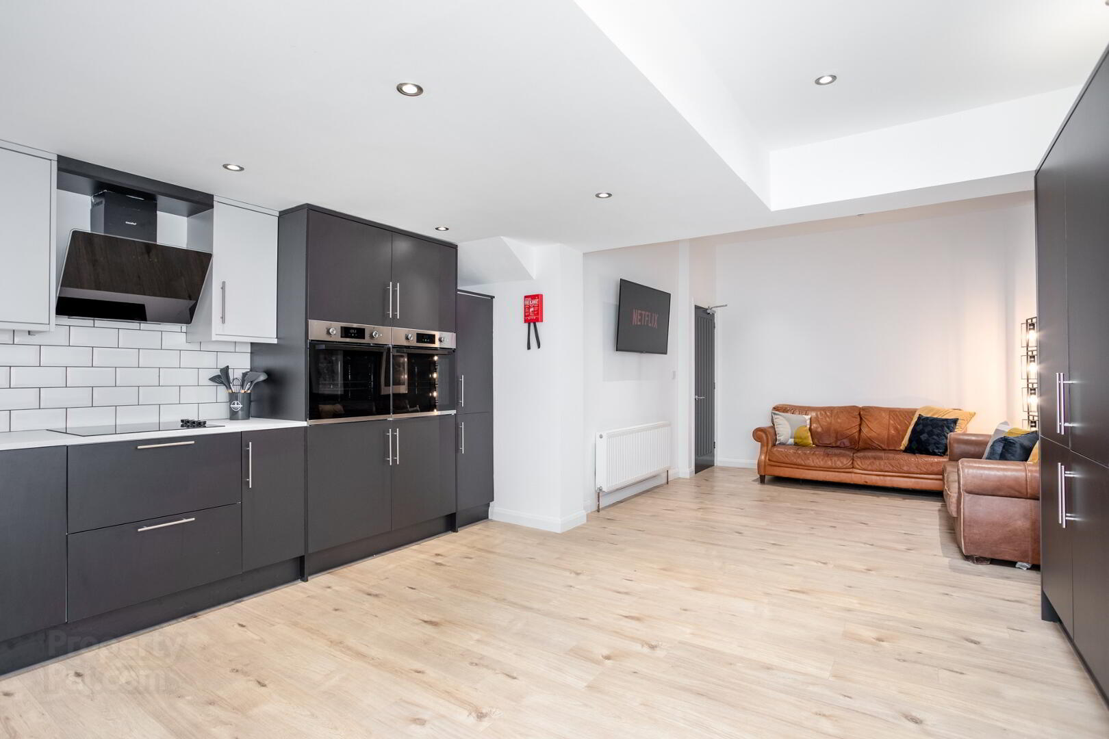 Room 4, 9 Frank Street 14 of 20
