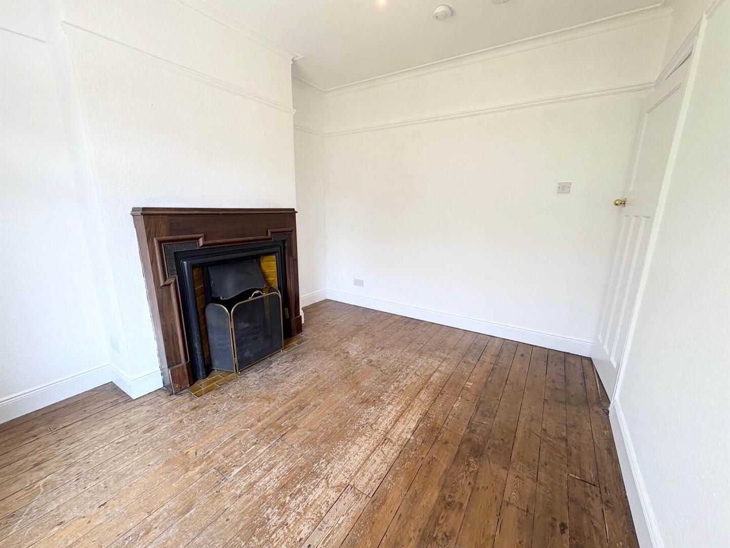 24 Eastleigh Crescent 5 of 13