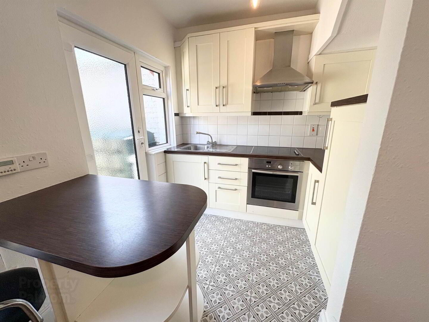 24 Eastleigh Crescent 8 of 13